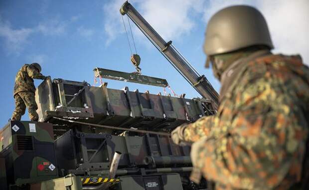 ТЭЦ выбиты, Киев без света, Зеленский в бешенстве: «Вы за ночь отстреляли ракет на 80 млн евро.