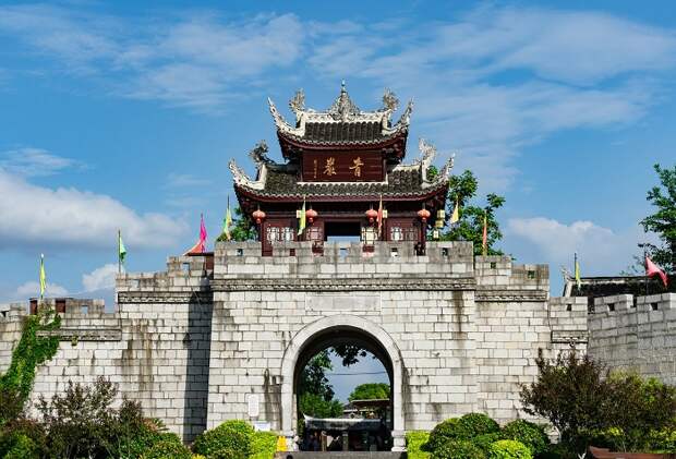 В «Парке мира» создали копии архитектурных шедевров мира (Хуаси, Китай).