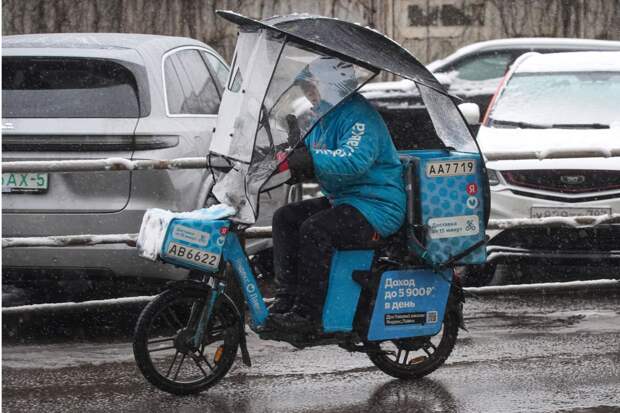 Путин поручил разработать ограничения езды на электровелосипедах по тротуарам