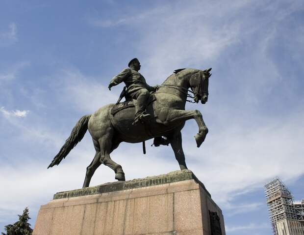 «Вы можете уничтожить памятник, но не память», — Тулянцев о сносе в Молдове памятника Котовскому