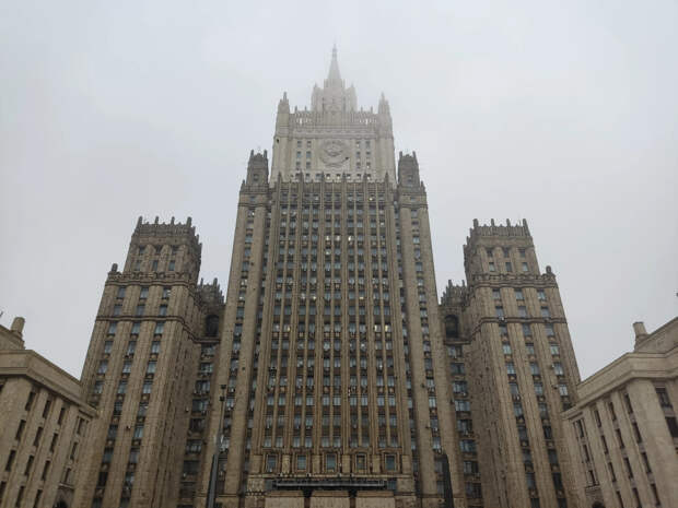 МИД России назвал "автоголом" критику интервью Лаврова послом Франции