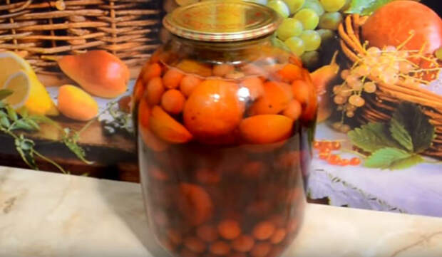 абрикосовый компот с вишней