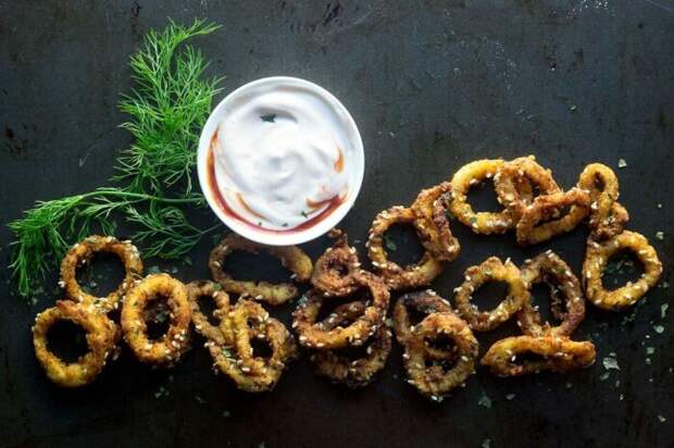 Кальмары в кляре. \ Фото: artofpalate.com. Кальмары в кляре. \ Фото: artofpalate.com.