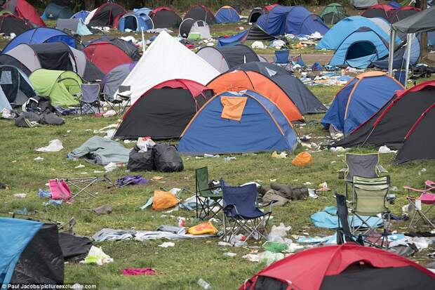 Они провели молодежный фестиваль. И просто оставили 60 000 своих палаток!