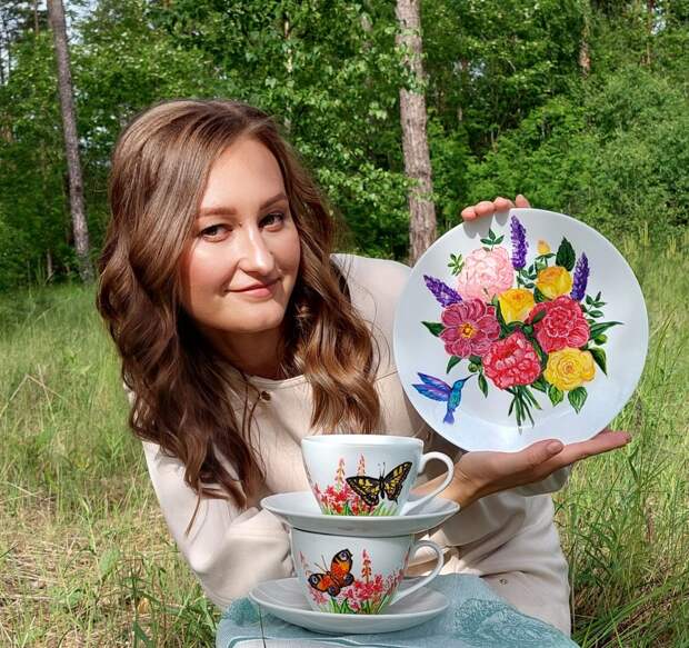 Технолог из Выхина-Жулебина рисует лето на чашках