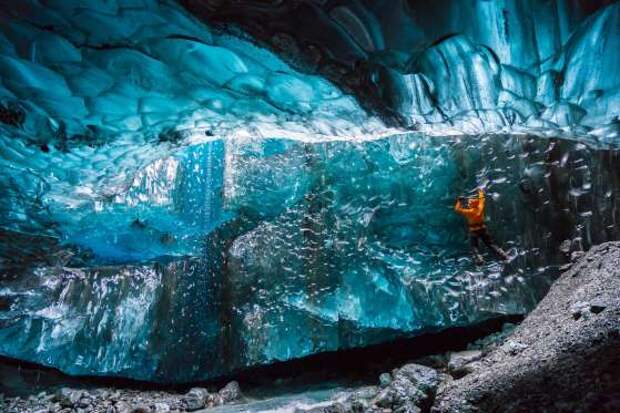 Vatnajökull glacier Waterfall Cave'