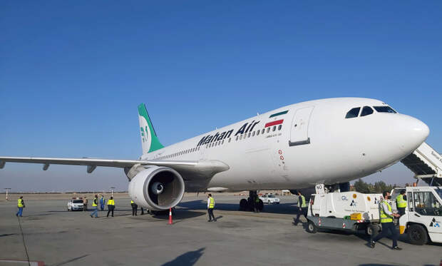 Аэропорт Тегерана заработал после почти двух месяцев перерыва