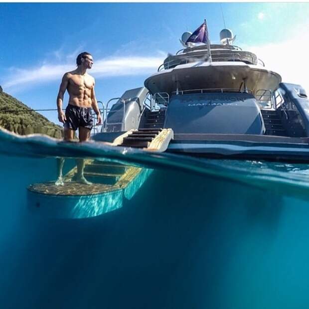 Летний отдых богатых деток Instagram — это яхты, частные самолеты и море шампанского
