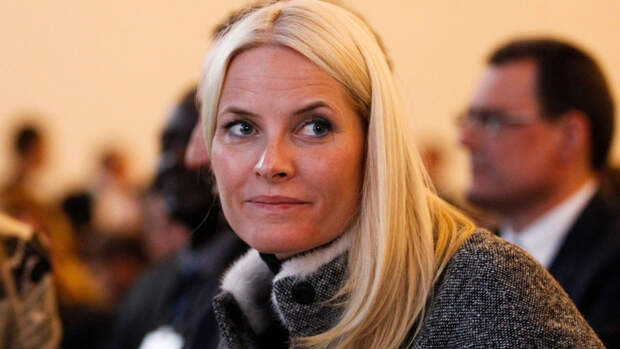 Reuters: кронпринцесса Норвегии Метте-Марит извинилась за связи с Эпштейном