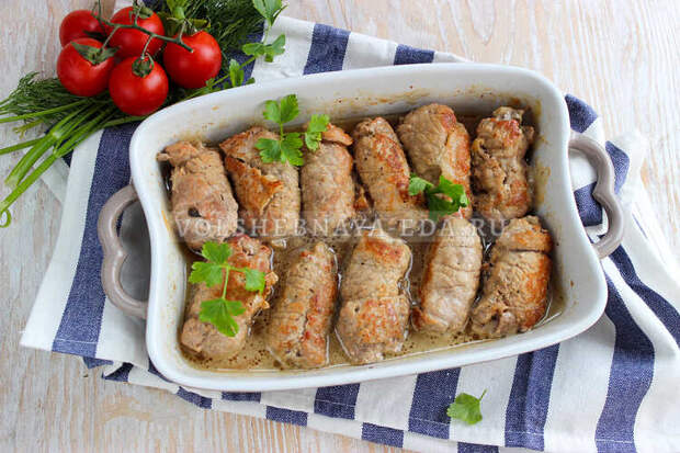 Крученики из свинины с грибами и сыром
