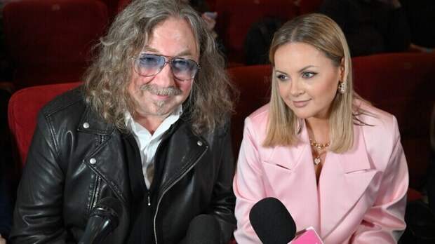 «А Николаев в курсе?»: жена композитора живет в страхе из-за преследований сталкера