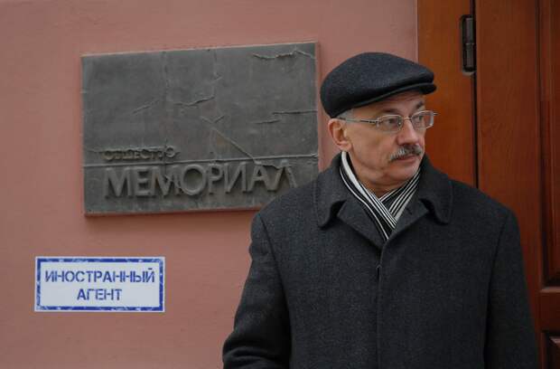 НКО - "иностранные агенты" взвыли из-за этого ярлыка. Никто не желает с ними сотрудничать: ни рекламодатели, ни спонсоры.
