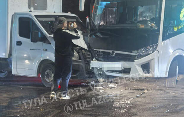 ДТП с автобусом произошло на перекрестке улиц Дульная и Максима Горького в Туле