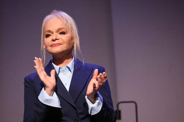 Иск Долиной к обманувшим ее мошенникам передали в другой суд