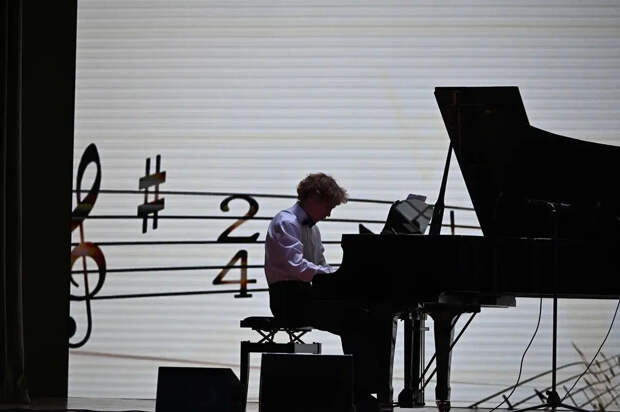 Театр La Fenice уволил дирижера Венеци из-за скандального интервью