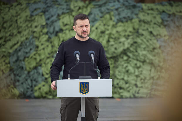Польский генерал Скшипчак: Зеленский кричит о помощи, двигаясь к поражению