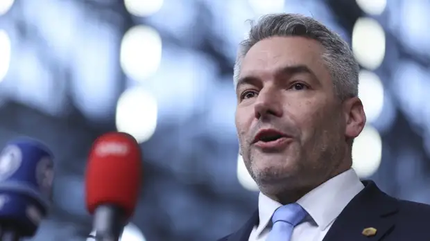 Канцлер Австрии Нехаммер заявил о важности переговоров между Россией и Украиной