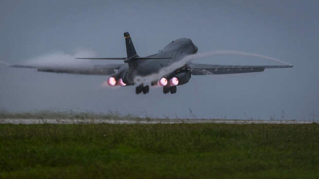 Flightradar24: самолет ВВС США подал аварийный сигнал в небе над Турцией