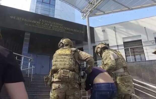 ФСБ показала кадры работы с убийцей генерала Генштаба Москалика (ВИДЕО) | Русская весна
