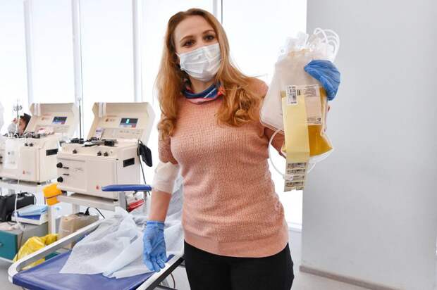 Плазмы от одного донора достаточно для лечения четырех-пяти больных / Фото: Юлия Иванко mos.ru