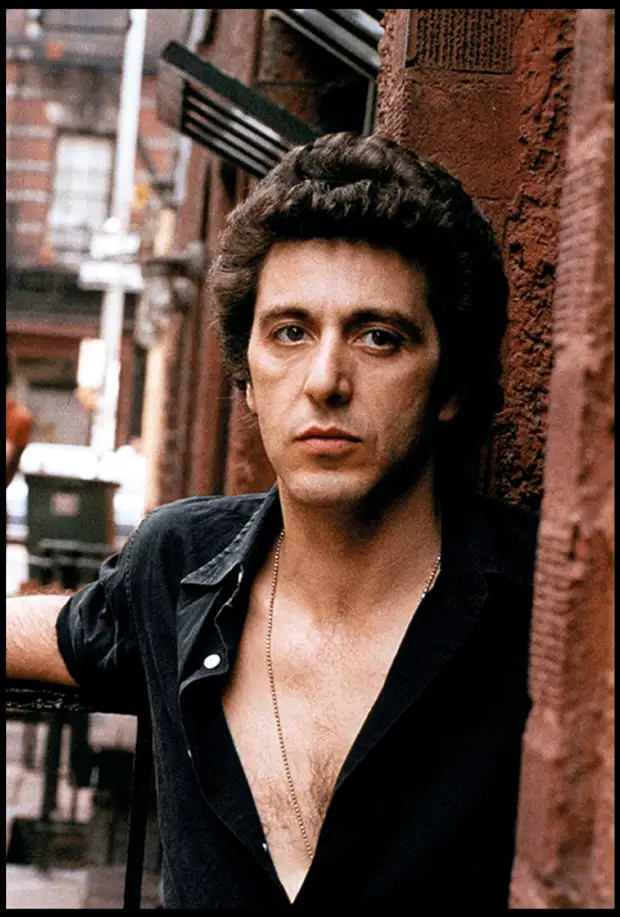 Встречается с 28-летней девушкой и танцует на улицах: как сейчас выглядит и чем занимается Аль Пачино