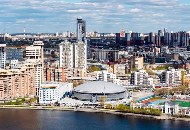 Здание в российском городе решили прикрыть Сталиным
