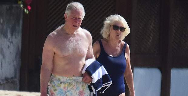 В Сеть просочились пляжные снимки принца Чарльза с супругой Камиллой