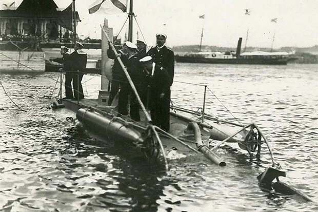 Первая русская подводная лодка «Дельфин». 1903 год