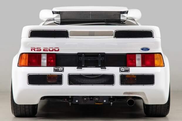 Ультра-редкий гоночный Ford RS200 Evolution из 80-х