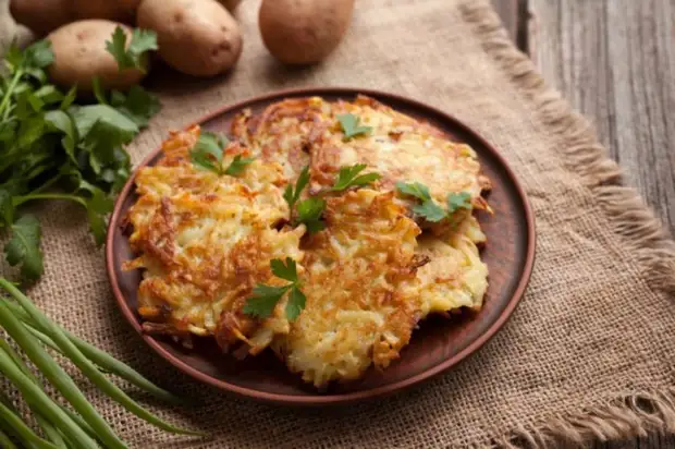 Постные драники из картошки с луком Постные драники из картошки с луком