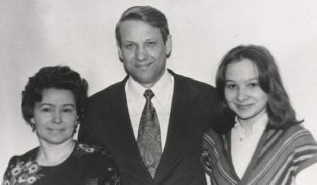 Борис и Наина Ельцины с дочерью Еленой. / Фото: www.yeltsin.ru Борис и Наина Ельцины с дочерью Еленой. / Фото: www.yeltsin.ru