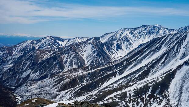 Четыре человека оказались накрыты лавиной на горе в Бурятии после трагедии с туристами
