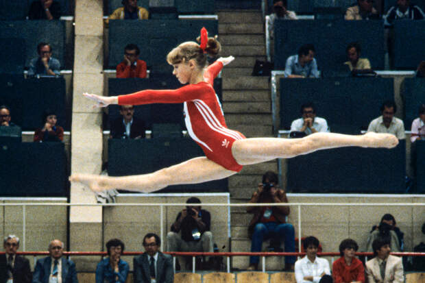 «Приземлилась на ноги — ощущение счастья» Советская гимнастка выиграла Олимпиаду в 15 лет. Что разрушило ее карьеру и жизнь?