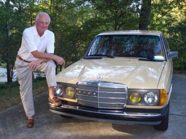 Пол Харман и его автомобиль-миллионщик Mercedes-Benz 240D. Пол Харман и его автомобильмиллионщик MercedesBenz 240D