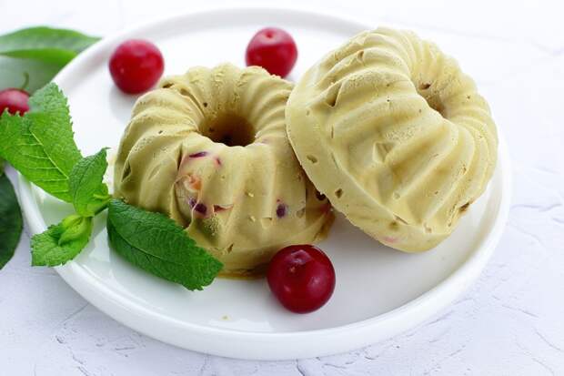 Кофейное мороженое с вишней Кофейное мороженое с вишней
