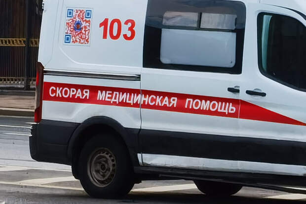 В Екатеринбурге водитель такси проткнул колесо машине скорой помощи