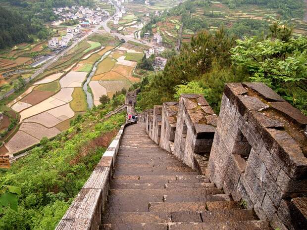 Ступени Южной Китайской стены и рисовых полей