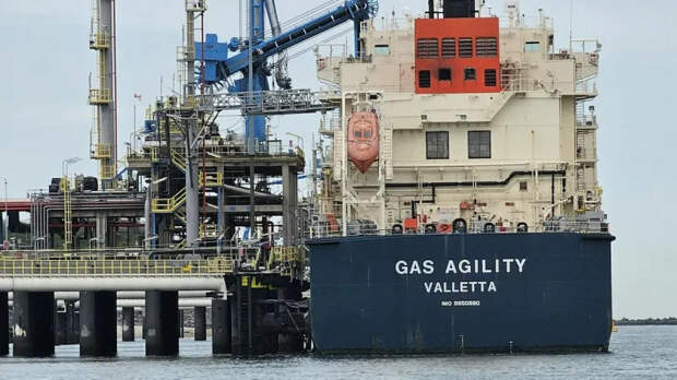 Китай делает щедрый подарок мировому газовому рынку – Bloomberg