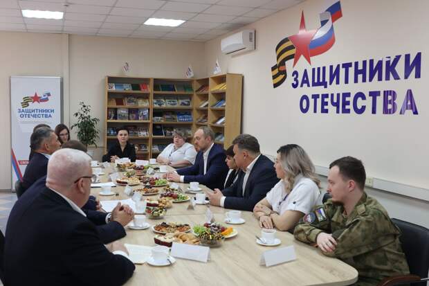 Ирина Гусева и Евгений Грачев встретились с ветеранами СВО в Астрахани