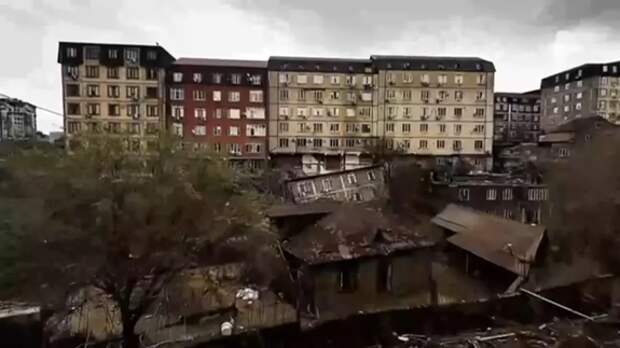 Дом в русле реки: Меликов поручил проверить чиновников после обвала в Махачкале