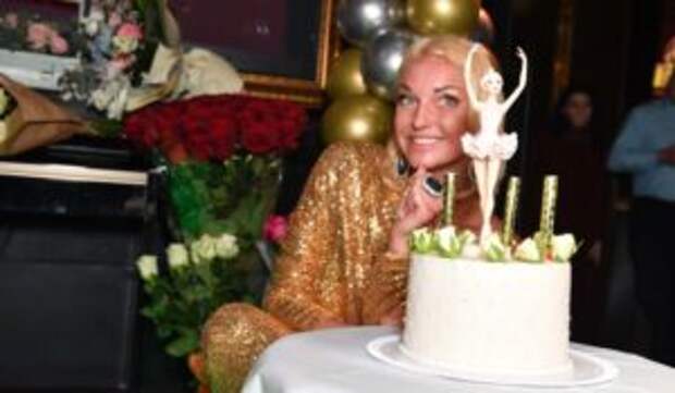 Неприлично дорогой наряд Волочковой в церкви шокировал прихожан