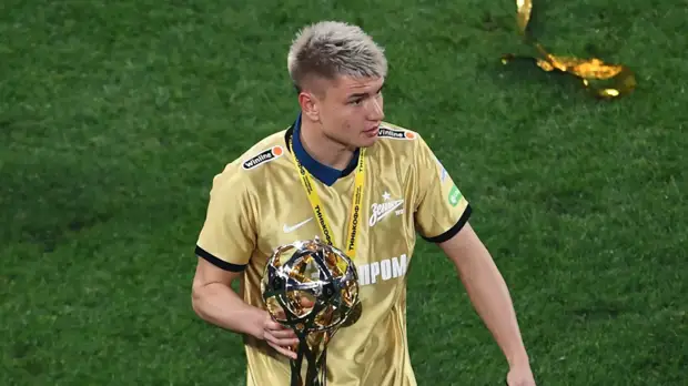 Андрей Мостовой рассказал, как мог уйти из «Зенита» в «Локомотив»