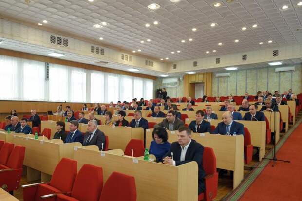 Парламент Адыгеи проголосовал за поправки к Конституции России