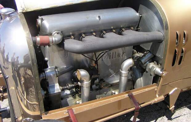 4,7-литровый четырехцилиндровый двигатель «Golden submarine».