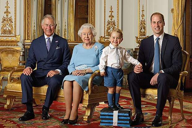 Королева Елизавета отмечает 90-летие: трогательное фото с внуками и правнуками внуки, королева, юбилей