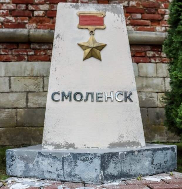 В центре Смоленска обновят стелы