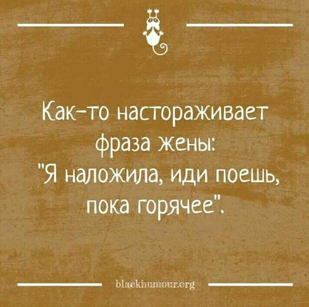 Очередь к травматологу. Идет третий час ожидания, в очереди уже все друг другу как родные...