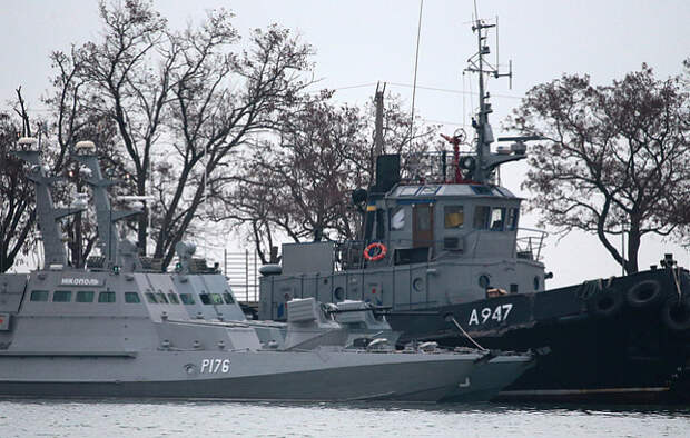 В Сети появилось видео задержанных Россией кораблей ВМС Украины