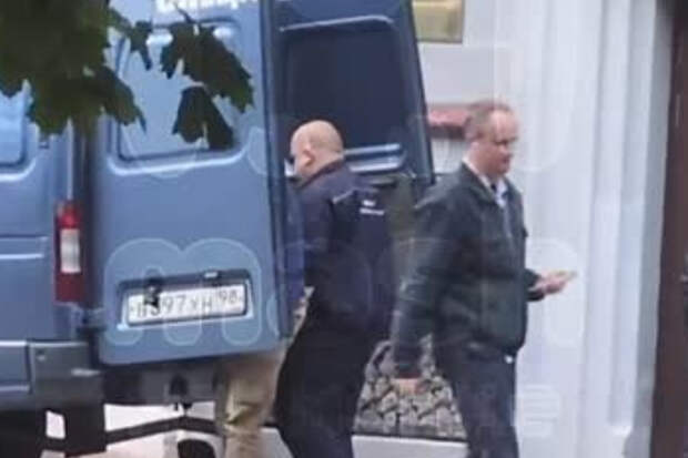 Вынос бывшего чиновника Росимущества из посольства Армении попал на видео