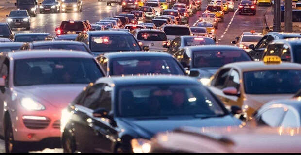 Километровые пробки на трассе М-12 "Восток": Водители часами стоят в очереди на заправку - Mash